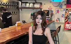 公车上玩弄白嫩少妇